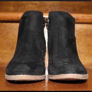 Women’s black boots